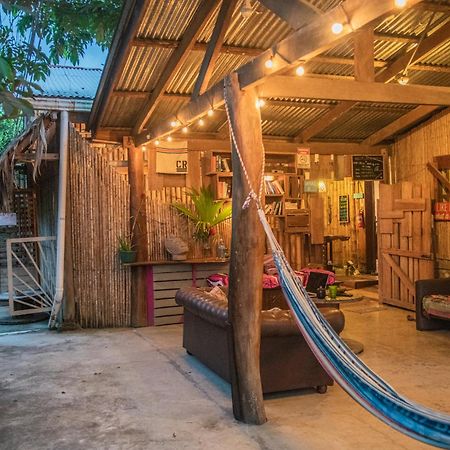 Roots Family Hostel Puerto Viejo de Talamanca Ngoại thất bức ảnh