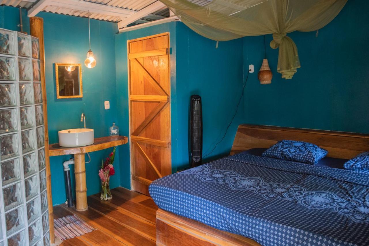 Roots Family Hostel Puerto Viejo de Talamanca Ngoại thất bức ảnh