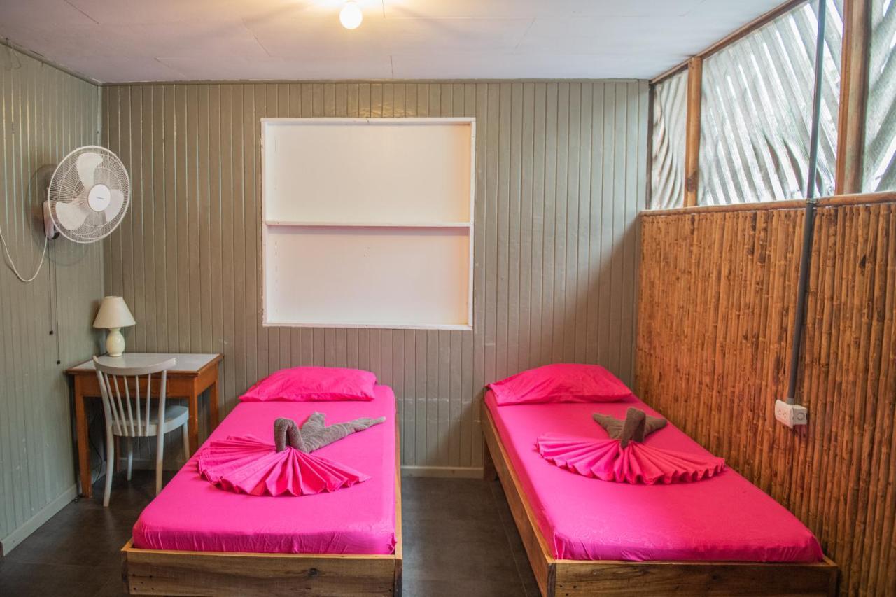 Roots Family Hostel Puerto Viejo de Talamanca Ngoại thất bức ảnh