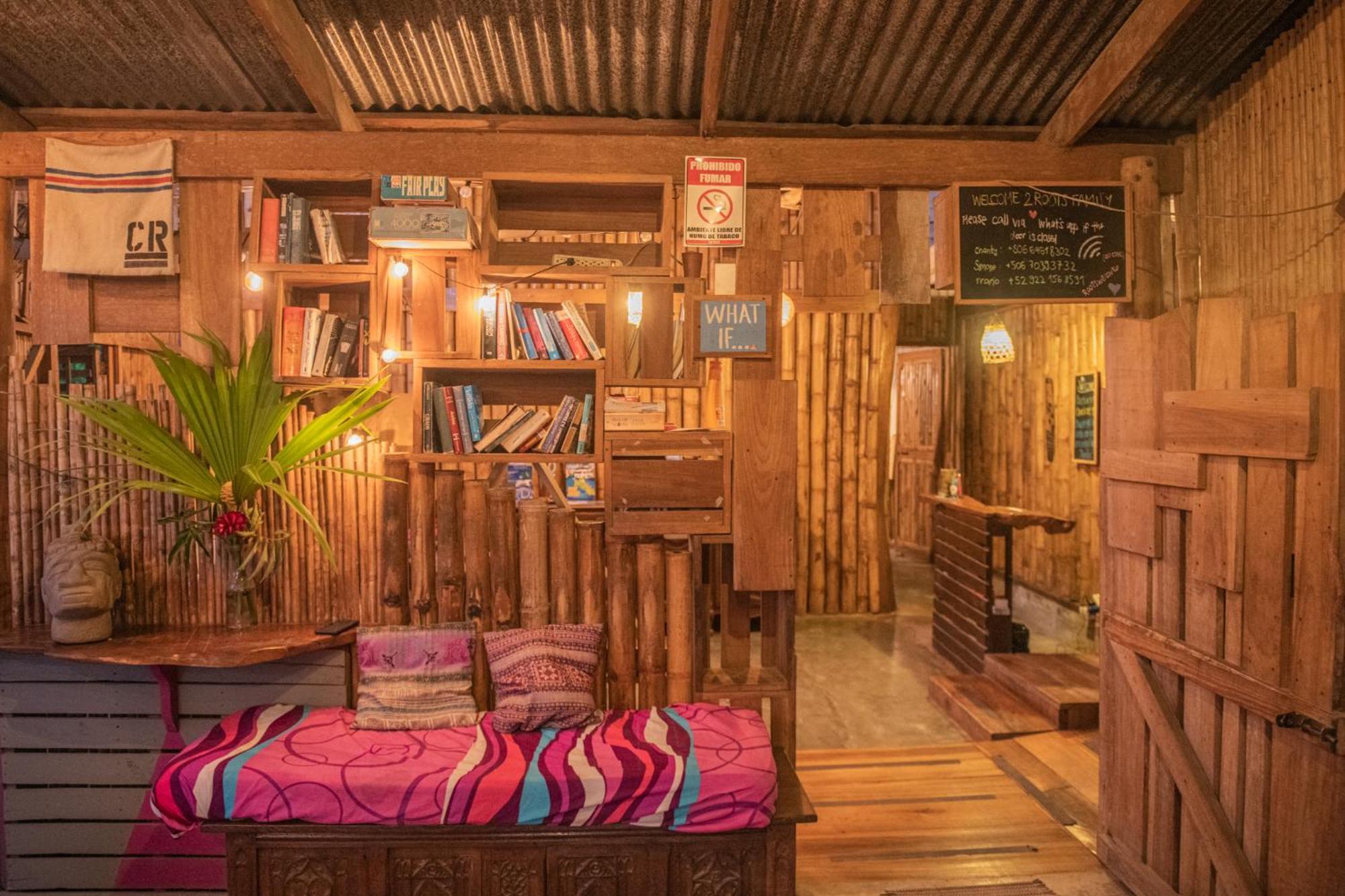 Roots Family Hostel Puerto Viejo de Talamanca Ngoại thất bức ảnh